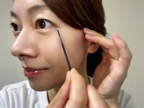 メイクの“はみ出し直し”ストレス→ダイソーの「使い捨て極細ブラシ」で解消！ポーチに入れておきたい