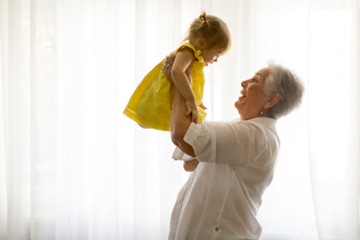 姑の“孫差別”がひどい…守ってくれた息子の行動とは？／義実家・家族人気記事BEST