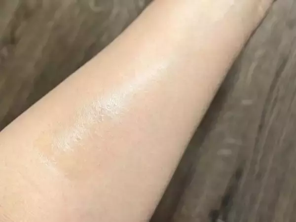 「使ってよかった！噂の美容液を2ケ月ぬった49歳、顔の老けサインに見られた変化」の画像