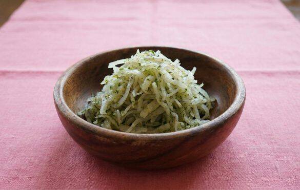 切って混ぜるだけ！ 5分で完成「腸活大根サラダ」がパリパリ美味しい。最新研究でわかった健康効果も