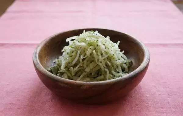 「切って混ぜるだけ！ 5分で完成「腸活大根サラダ」がパリパリ美味しい。最新研究でわかった健康効果も」の画像