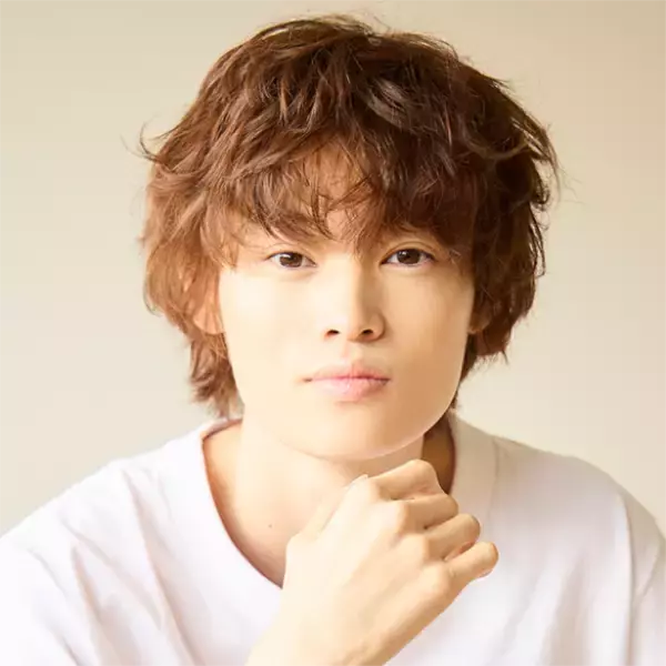 「182cm長身、漂う色気…22歳俳優の“父親の名前”を聞いて納得。26年前の「伝説キャラ」を思い出さずにいられない」の画像