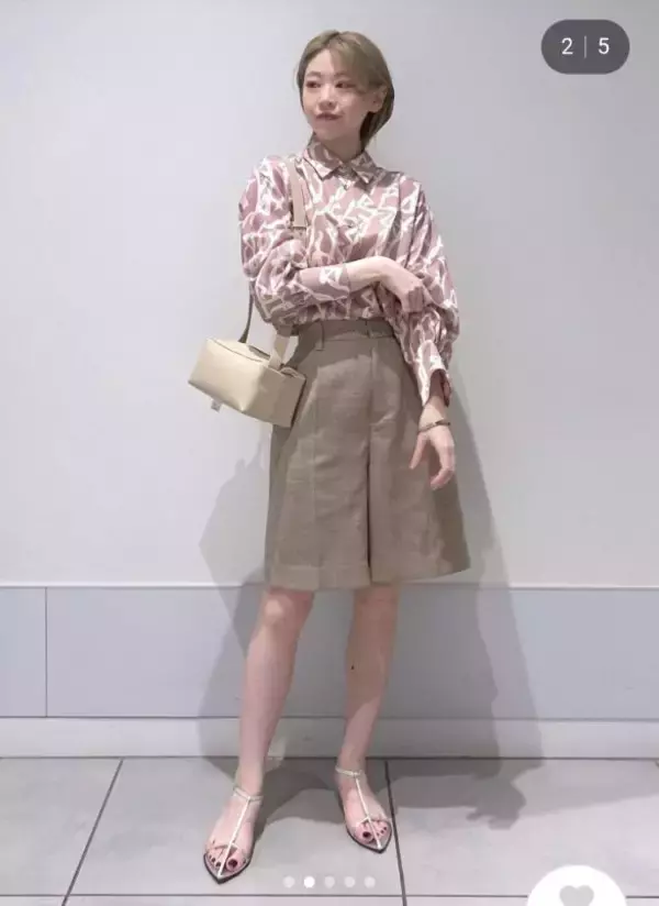 「夏の服装で「なぜか子どもっぽくなってる人」の特徴。大人が避けたい“パンツの丈”は」の画像
