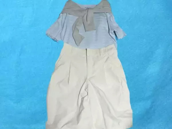 「夏の服装で「なぜか子どもっぽくなってる人」の特徴。大人が避けたい“パンツの丈”は」の画像