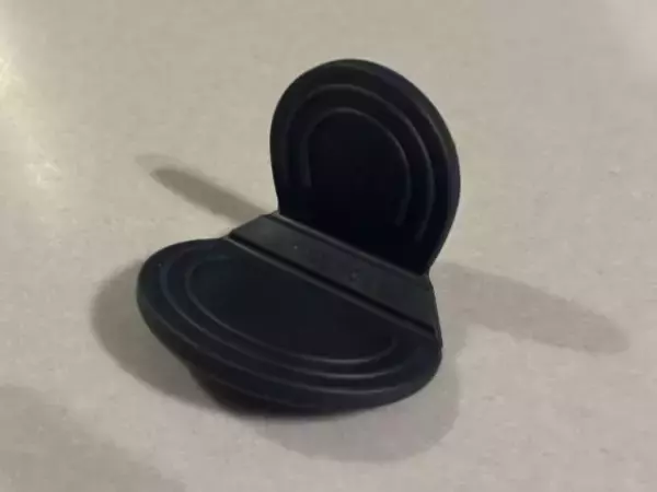 「大きな鍋つかみの出番が激減！ 二度見するほど小さい“110円の鍋つかみ代わり”、毎日使わずにいられないワケ」の画像