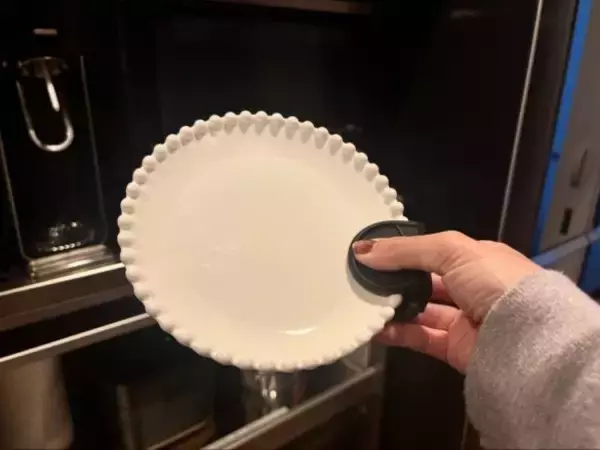 「大きな鍋つかみの出番が激減！ 二度見するほど小さい“110円の鍋つかみ代わり”、毎日使わずにいられないワケ」の画像