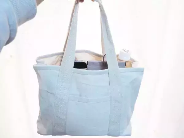 「ダイソーで買った330円トートを開いてビックリ！荷物の定位置が決まる“天才設計”とは」の画像