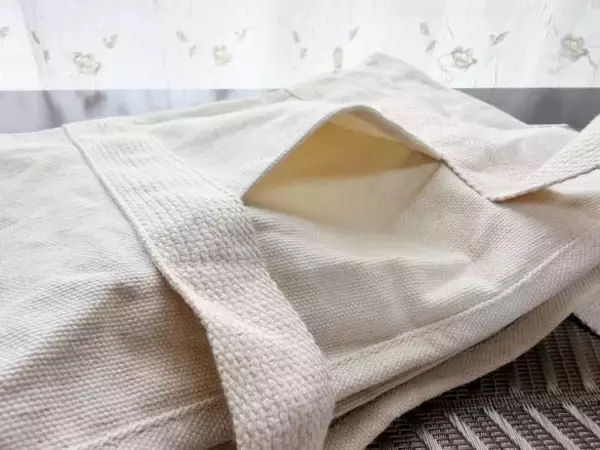 「ダイソーで買った330円トートを開いてビックリ！荷物の定位置が決まる“天才設計”とは」の画像