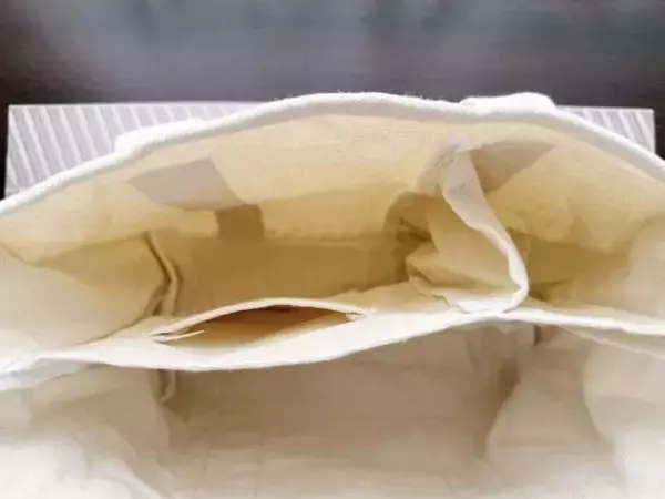「ダイソーで買った330円トートを開いてビックリ！荷物の定位置が決まる“天才設計”とは」の画像