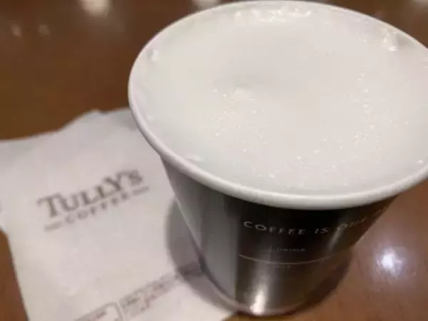 「スタバ・コメダ・タリーズ「ホットミルク」飲み比べ！1番“濃くて”満足度が高いのは…」の画像