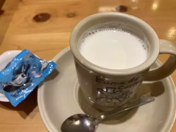 「スタバ・コメダ・タリーズ「ホットミルク」飲み比べ！1番“濃くて”満足度が高いのは…」の画像