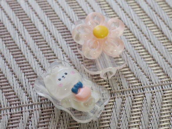 “スマホの充電器すぐ壊れる”問題→ダイソー100円アイテムで解決！「可愛すぎてリピ買いしてる」