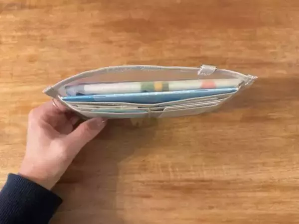 「病院の受付でいつもモタつく問題、“無印490円ケース”が一瞬で解決！ 意外な名前で売られてる」の画像