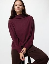 ユニクロ店員が教える「本当に使える冬用トップス」3選。コスパ最高の本命は“ニット見えフリース”｜ユニクロ感謝祭で買いたいもの