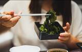 「「わかめは味噌汁だけ」はもったいない！日本人の90％が持つ“腸活パワー”を引き出す「混ぜるだけ激うまサラダ」」の画像1
