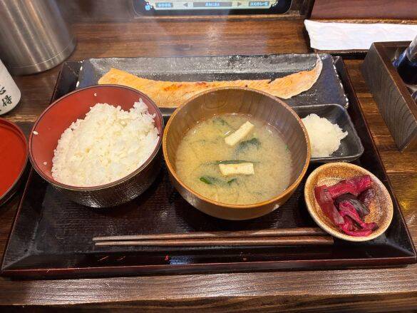 ビール176円、高級ネギトロ99円は安すぎ！ すかいらーくの“定食屋”でちょい飲みしたら…“大人のテーマパーク”すぎて最高だった
