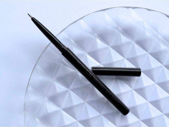 眉毛は「シャーペンでスラスラ描く」時代へ。KATEの“眉シャーペン”、48歳美容ライターが絶賛するワケ