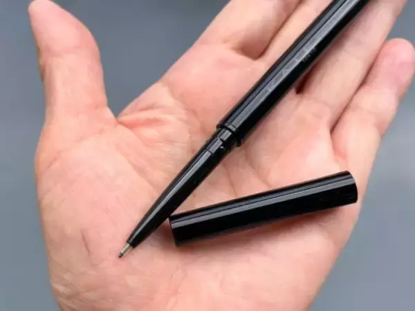 「眉毛は「シャーペンでスラスラ描く」時代へ。KATEの“眉シャーペン”、48歳美容ライターが絶賛するワケ」の画像