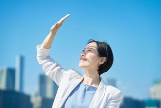 日光は“美容の敵”だけじゃない。日焼け対策派も知っておきたい「手のひら日光浴」の意外な効果