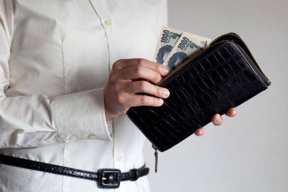 車に乗せても「お礼ゼロ」のママ友にモヤッ…ガソリン代を請求したら“予想外の一言”が／人間関係人気記事BEST