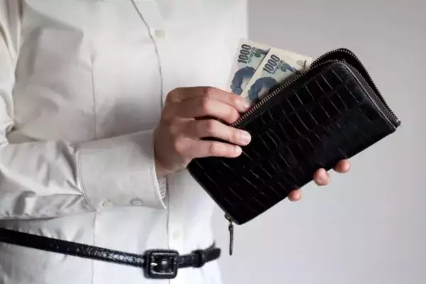 「車に乗せても「お礼ゼロ」のママ友にモヤッ…ガソリン代を請求したら“予想外の一言”が／人間関係人気記事BEST」の画像