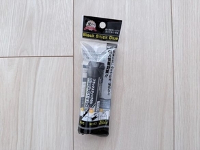 宛名消しの“正解”やっと見つけた！ 分厚く強力に“文字を塗りつぶす”、110円の「黒いのり」。油性ペンにも圧勝
