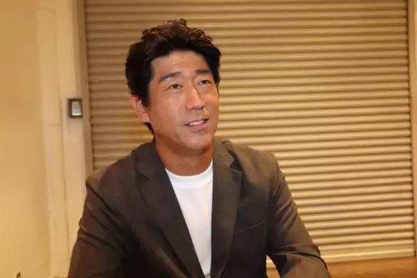 「原口あきまさ、9歳下の妻と結婚15年「向こうが動いている時にオレも動く」夫婦円満の秘訣とは」の画像