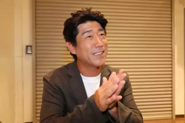 「原口あきまさ、9歳下の妻と結婚15年「向こうが動いている時にオレも動く」夫婦円満の秘訣とは」の画像