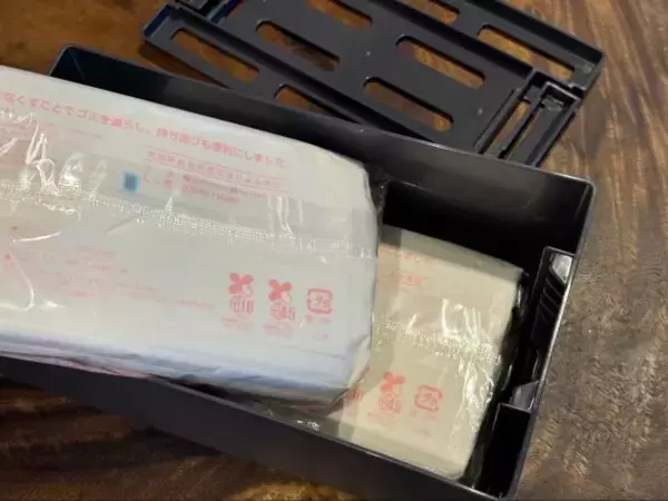 「残り少ない“ソフトパックのティッシュ”異常に取りづらい問題。カインズの“398円ケース”で一発解決した」の画像