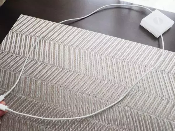 「有名女優が絶賛で話題。無印良品190円グッズで“ケーブル収納のストレス”からついに解放された！」の画像