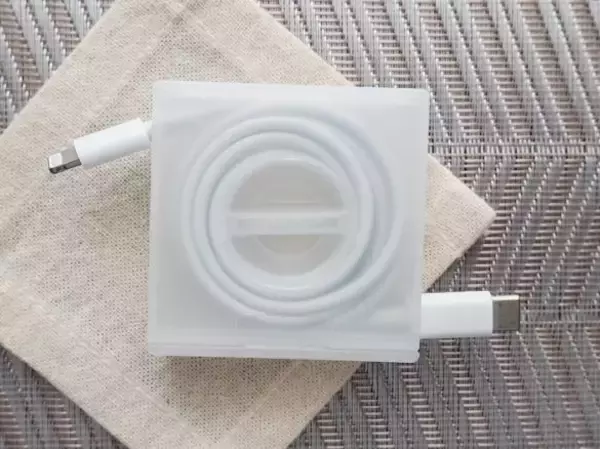 「有名女優が絶賛で話題。無印良品190円グッズで“ケーブル収納のストレス”からついに解放された！」の画像