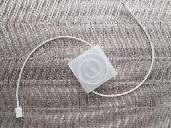 「有名女優が絶賛で話題。無印良品190円グッズで“ケーブル収納のストレス”からついに解放された！」の画像