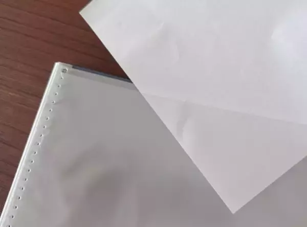 「ファイルなのに“入れたまま書き込める”、“360°折り返せる”…夢の使い心地！ 老舗文具メーカーとダイソー発ブランドのコラボが最強すぎた」の画像