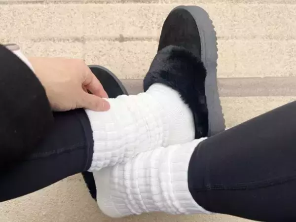 ユニクロの「ヒートテックソックス」をダイソー330円靴下と徹底比較！暖かさの違いは