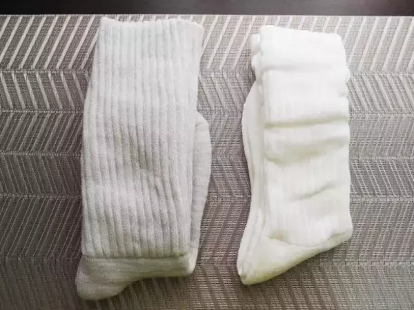 「ユニクロの「ヒートテックソックス」をダイソー330円靴下と徹底比較！暖かさの違いは」の画像