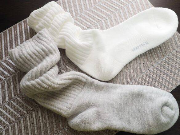 ユニクロの「ヒートテックソックス」をダイソー330円靴下と徹底比較！暖かさの違いは