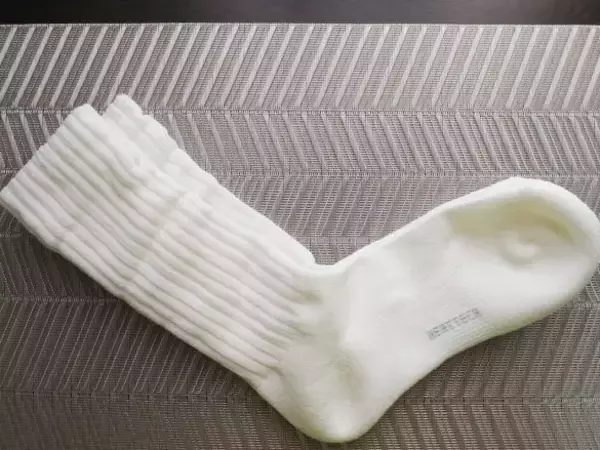 「ユニクロの「ヒートテックソックス」をダイソー330円靴下と徹底比較！暖かさの違いは」の画像