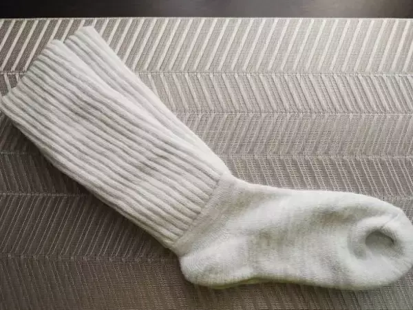 「ユニクロの「ヒートテックソックス」をダイソー330円靴下と徹底比較！暖かさの違いは」の画像