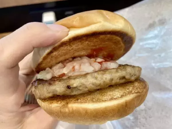 「マック･モス･ロッテリア「ハンバーガー」食べ比べレビュー！“コスパ”が1番良いのは…」の画像