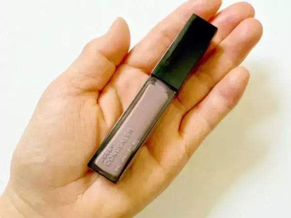 「40代「チークを塗ると“昭和顔”になる」問題。“塗っても塗らなくても老ける悩み”を抜け出す方法は」の画像