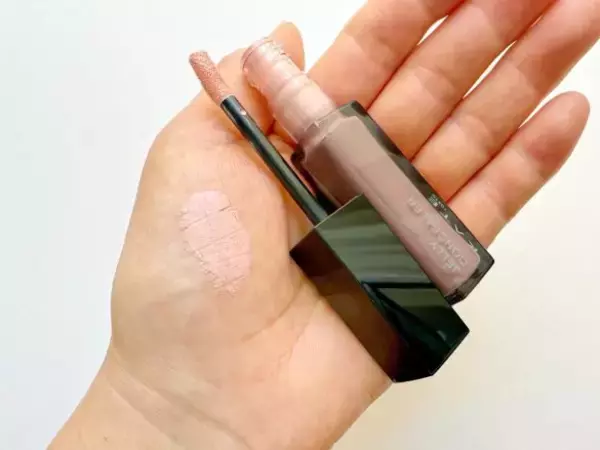 「40代「チークを塗ると“昭和顔”になる」問題。“塗っても塗らなくても老ける悩み”を抜け出す方法は」の画像