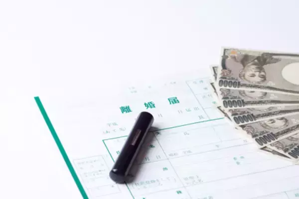 「48歳の“先生”と結婚した30歳女性が「1年も経たずに離婚された」まさかの理由。“言ってはいけない一言”があった」の画像