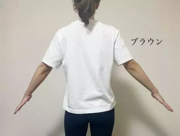 「UNIQLOエアリズムは秋冬もまだまだ使える。カラー4色を白トップスで透け検証してみたら」の画像