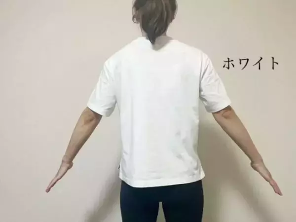 「UNIQLOエアリズムは秋冬もまだまだ使える。カラー4色を白トップスで透け検証してみたら」の画像