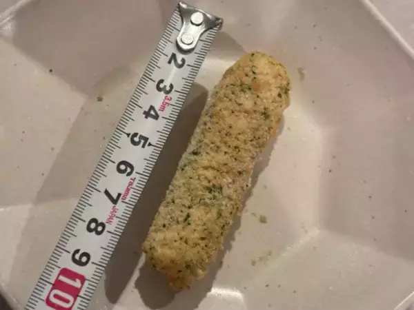 「コストコで1.2kgの衝撃！1本8cmの背徳「チーズスティック」が凄すぎた。約40本入りで最強の“冷凍ストック”」の画像