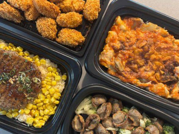 忙しい日の夕食はロピアで解決！599円「おつまみカキフライ」や「ガーリックライス」などラクでおいしい惣菜4選