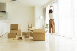 新居のベランダでシーツを干したらまさかの激臭！→ニオイの正体がすぐに判明「最悪すぎてしばらく動けなかった…」