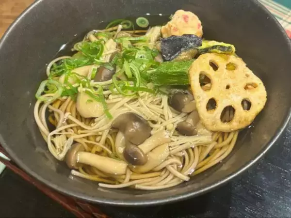 「年越しそばに絶対乗せたい！ ドンキの“攻めすぎ天ぷらスナック”、5種の野菜のザクザク食感が美味しすぎる」の画像