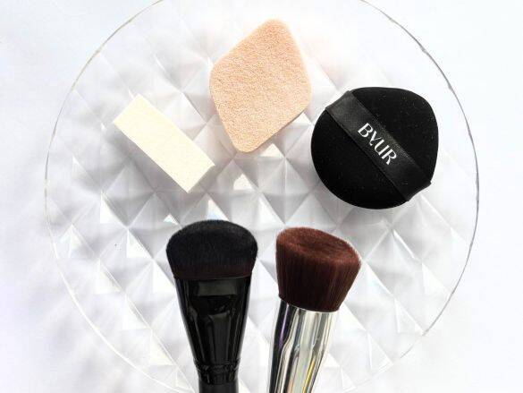 40代に多い「老け見えファンデ」。“顔だけのっぺり白い”はなぜ起きる？