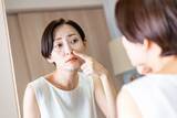 「暑さでますます目立つ…40代の“毛穴”問題に、セザンヌ「715円の毛穴隠し」が大当たり！ 鼻周りまでつるん肌に」の画像2
